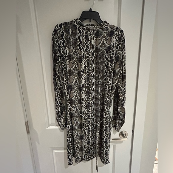 Judith and Charles-BNWT-snake print dress- long sleeve-detachable belt-size 8 - Picture 4 of 6